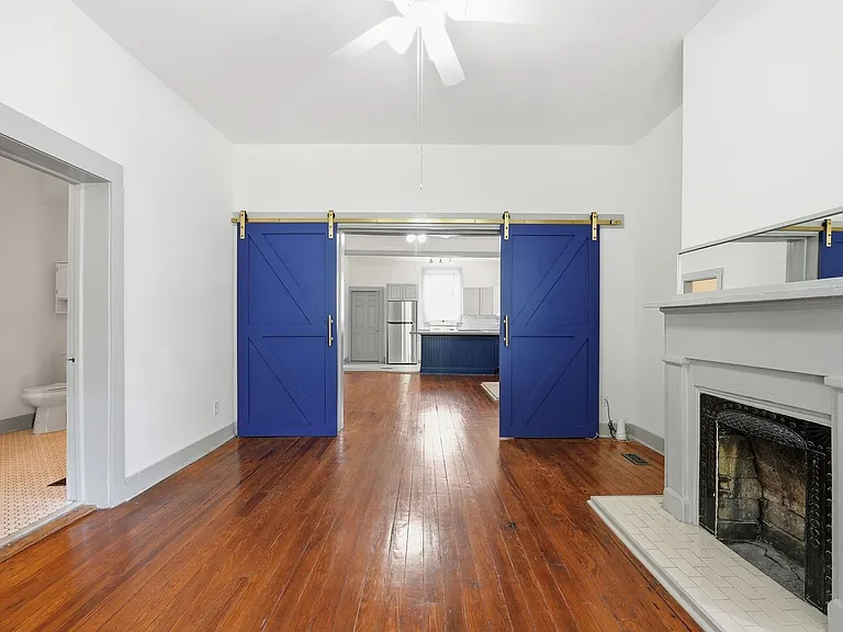 538 E Waldburg St — Photo 10