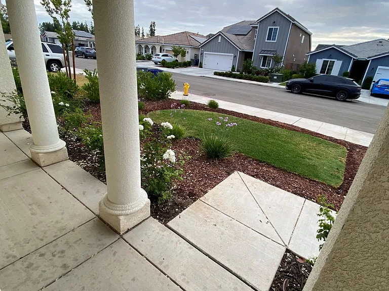 2100 Descanso Ave — Photo 2
