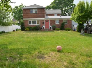 133 Wahl Ave, Inwood, NY 11096
