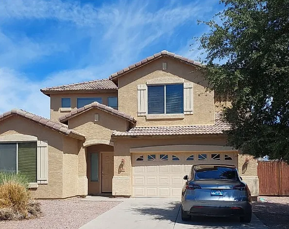 6 bed, 2700 sqft, $2,250 — Photo 1