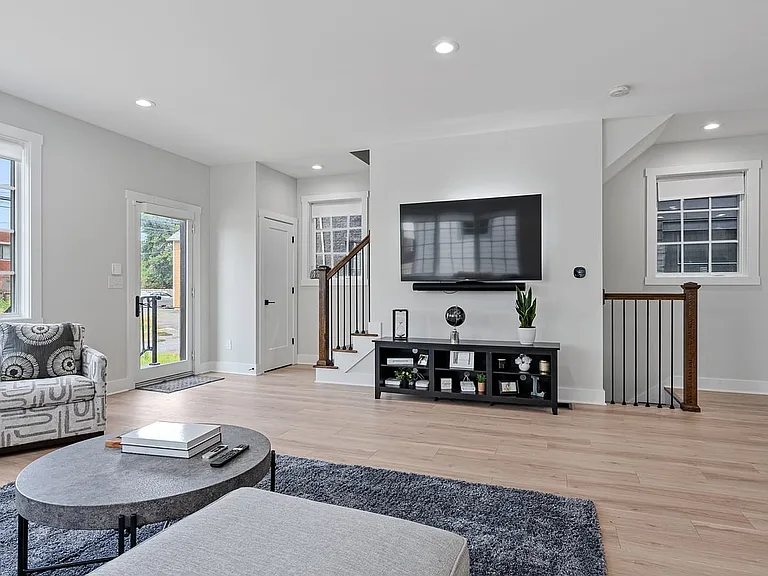 287 E Greenwood Ave — Photo 12