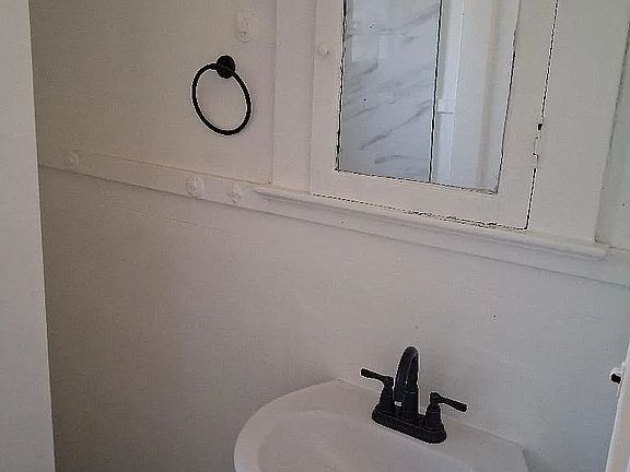 5th image of 1623 Delmont Ave #2