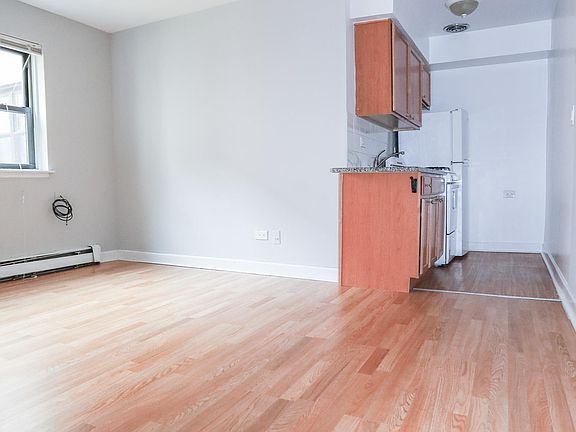 2nd image of 534 W Wellington Ave APT 407