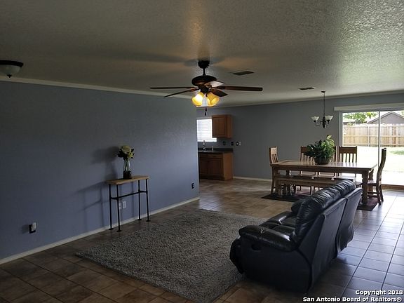 3rd image of 616 Northgap Dr
