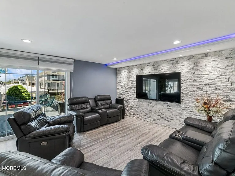385 Aldo Dr — Photo 21