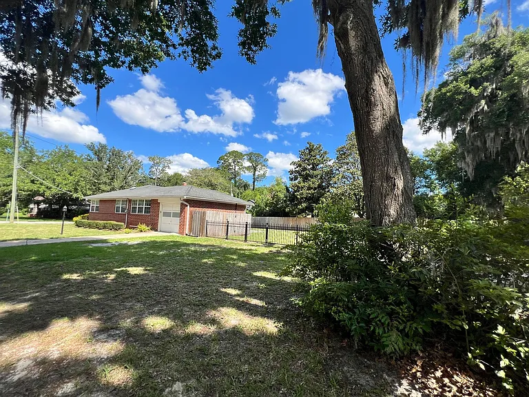 1377 Tiber Ave — Photo 4