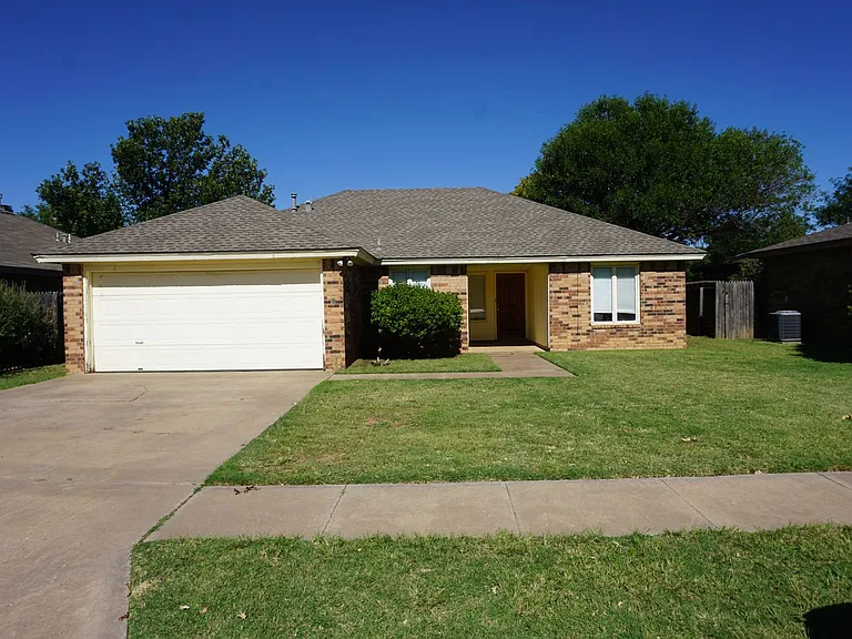 1104 Homestead Dr — Photo 1