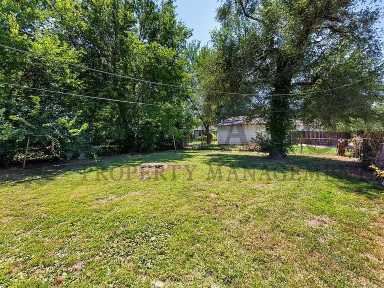 1103 S Waverly Rd — Photo 3