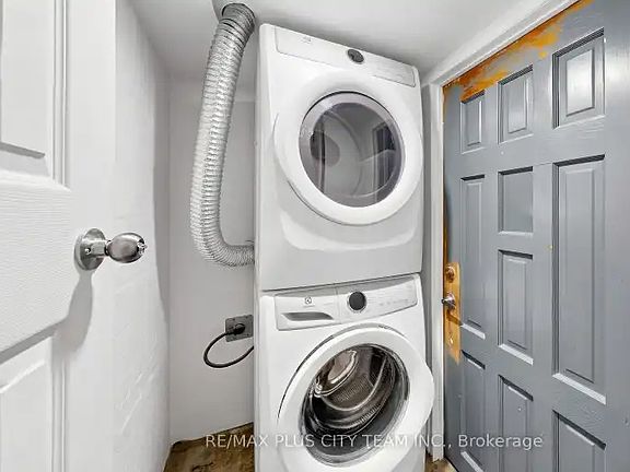 5th image of 402 Woodbine Ave #1A