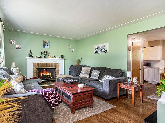 2nd image of 403 East Dr