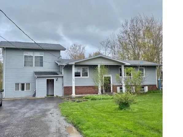 4240 Mapleton Rd, Lockport, NY 14094