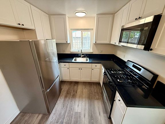 5th image of 3618 Manzana St Unit 2