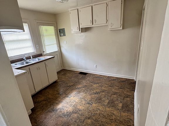 5th image of 3927 37th Ave N #1