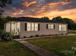 424 E 19th St, Newton, NC 28658