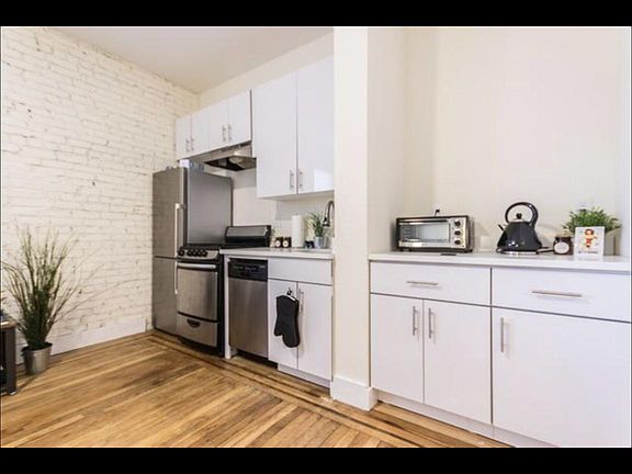 3rd image of 129 Magnolia Ave
