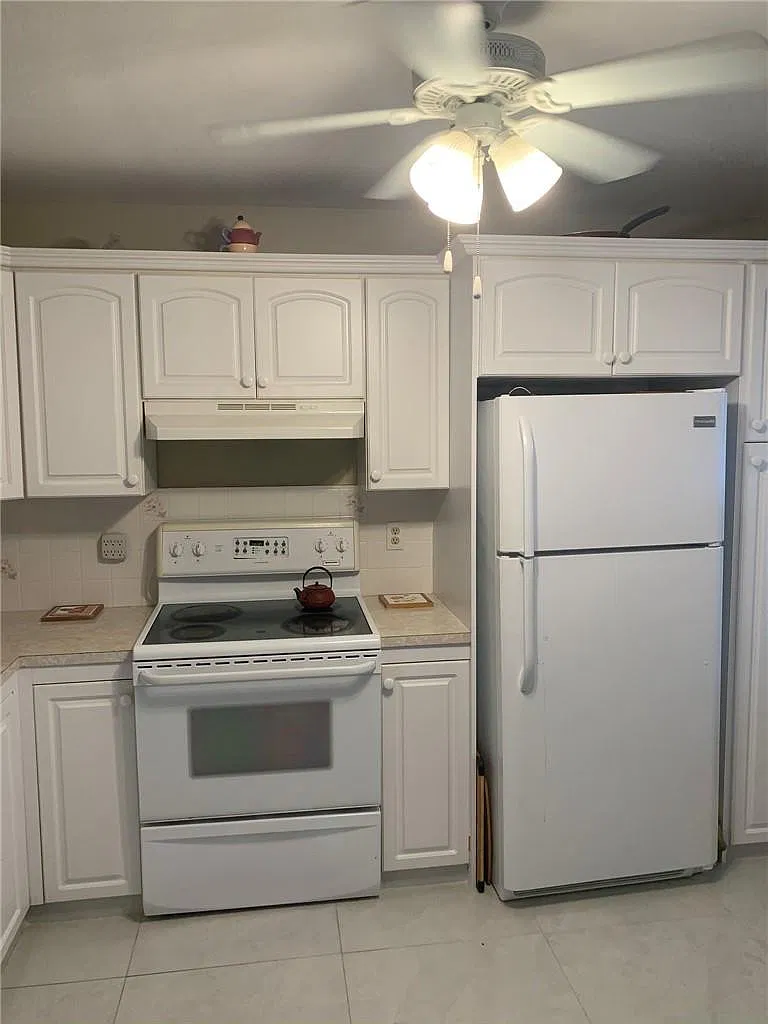 Lucaya Lane — Photo 1