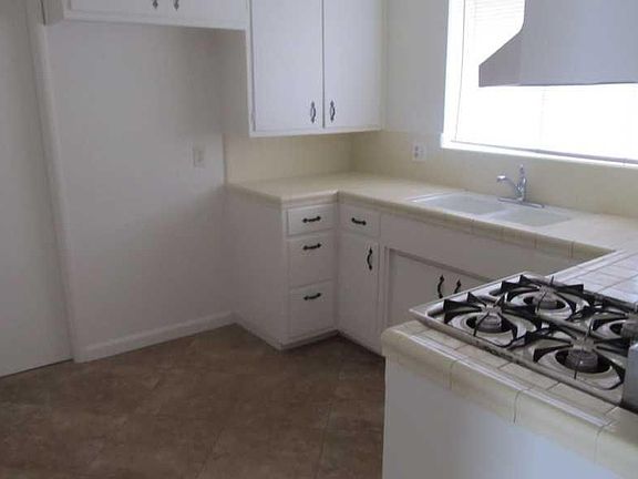 3rd image of 1008 E Washington Ave