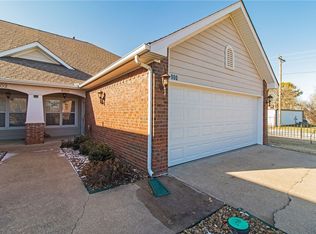 900 W Dixson St, Rogers, AR 72758
