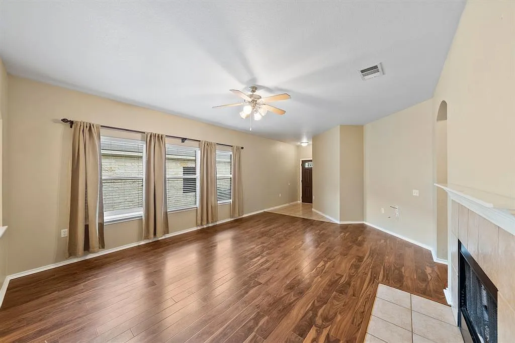 4 bed, 2.0 bath, 1801 sqft, $2,200 — Photo 4
