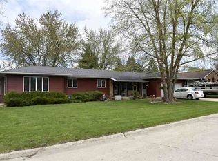 408 Ridgeview Dr SE, Independence, IA 50644