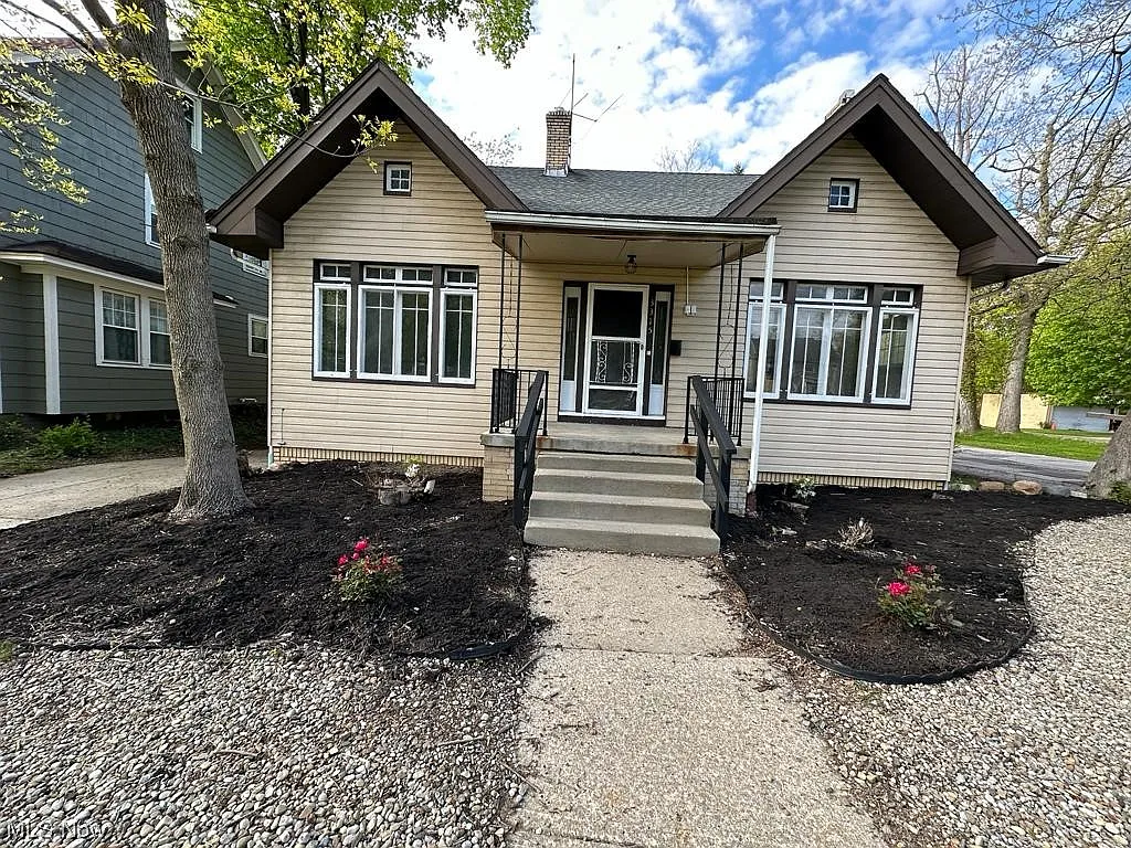 3315 Euclid Heights Blvd photo 1