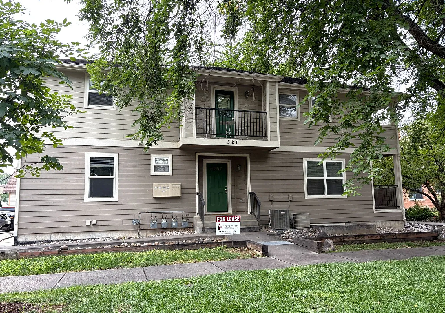 321 W Myrtle St — Photo 1