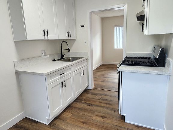 4th image of 10624 La Reina Ave #10624B