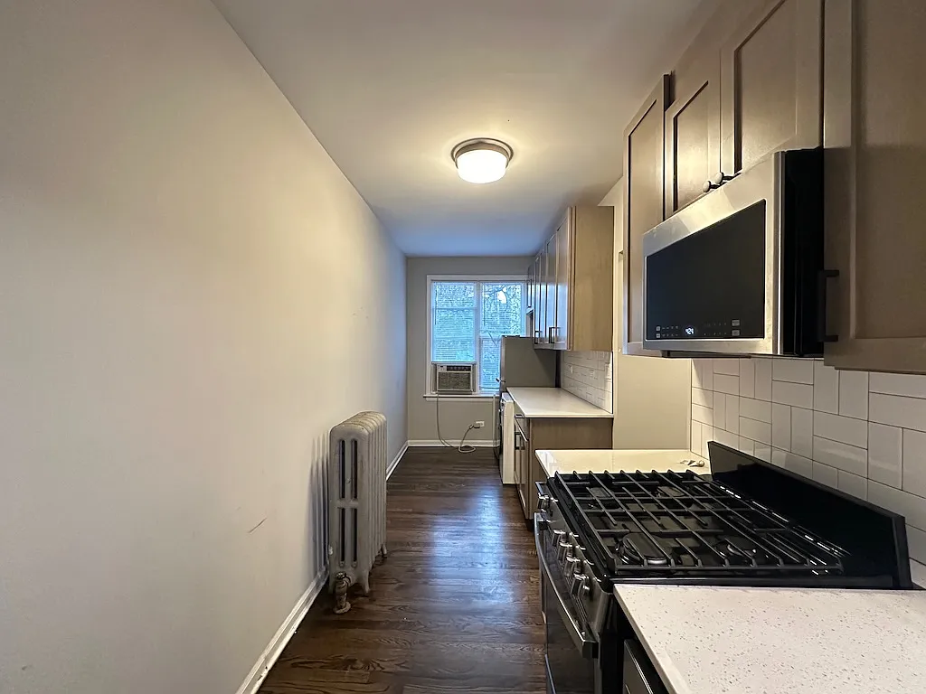 Priceless Studio, 1 Bath at Dakin + Fremont (Wrigleyville) — Photo 3