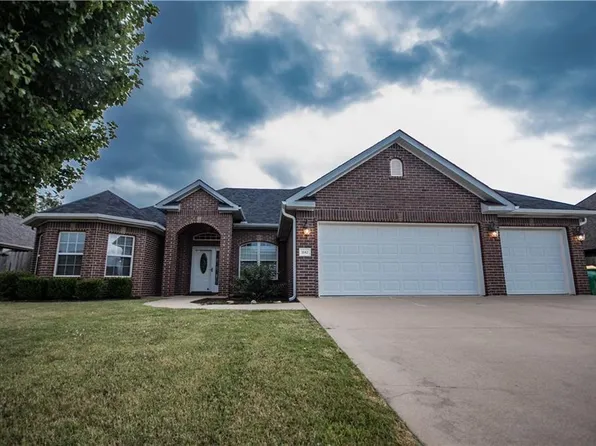 1042 Tarah Knolls Cir, Centerton, AR 72719