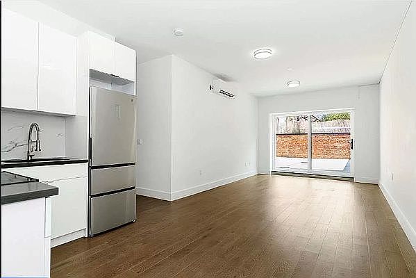 1st image of 154 Graham Ave #1