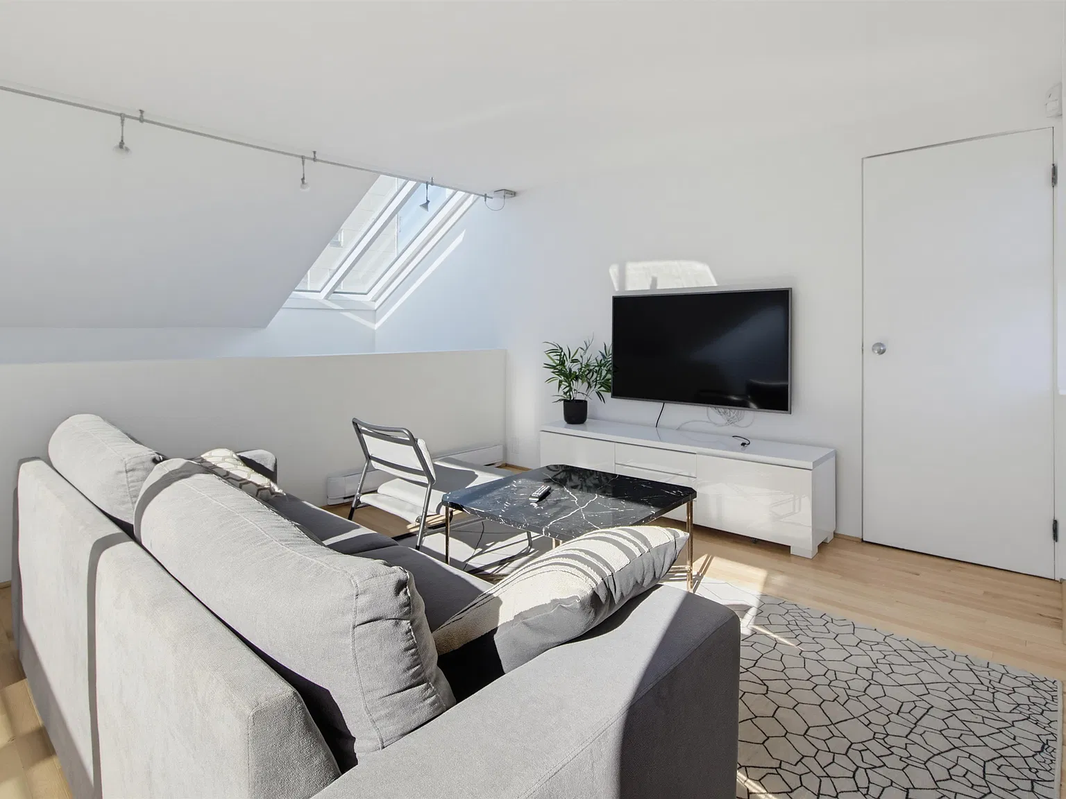 2 bed, 1118 sqft, $4,750 — Photo 4