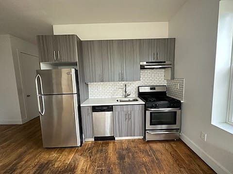 3rd image of 286 19th St APT 3R