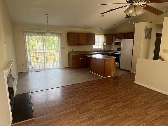 5th image of 402 Bumblebee Ln