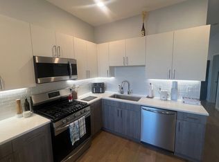 2952 W Nelson St #3R, Chicago, IL