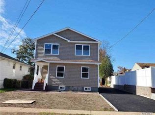 518 Liberty St, Uniondale, NY 11553