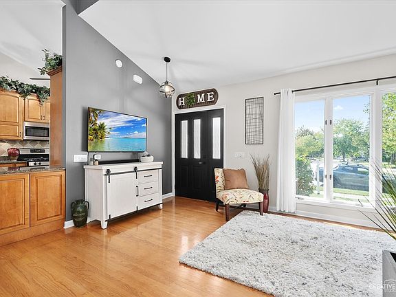 4th image of 2473 Lakeside Dr