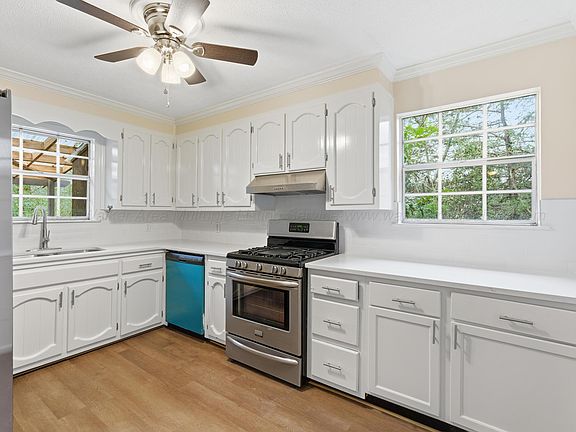 3rd image of 1233 Frances St
