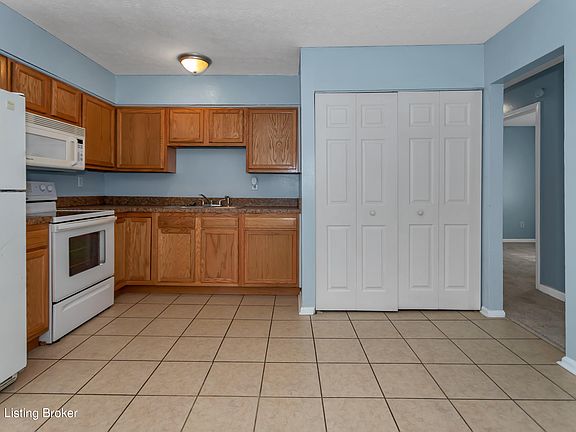 5th image of 409 Echappe Ln