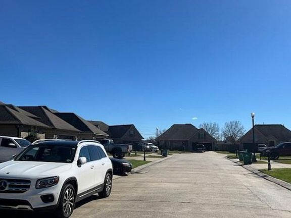 Exterior Neighborhood (street photo)