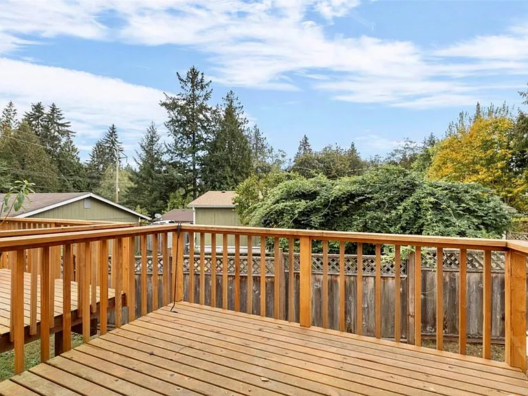 7382 Haynes Ln NE — Photo 15