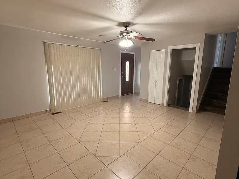 8371 Vine St — Photo 2