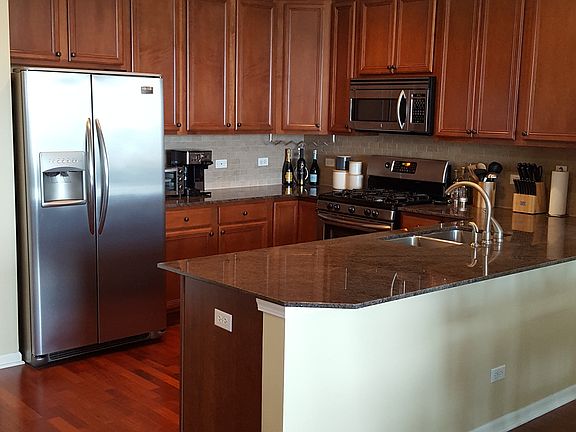 5th image of 945 Burlington Ave Unit 210