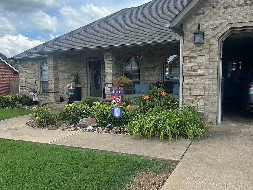 2nd image of 3006 Canterbury Dr