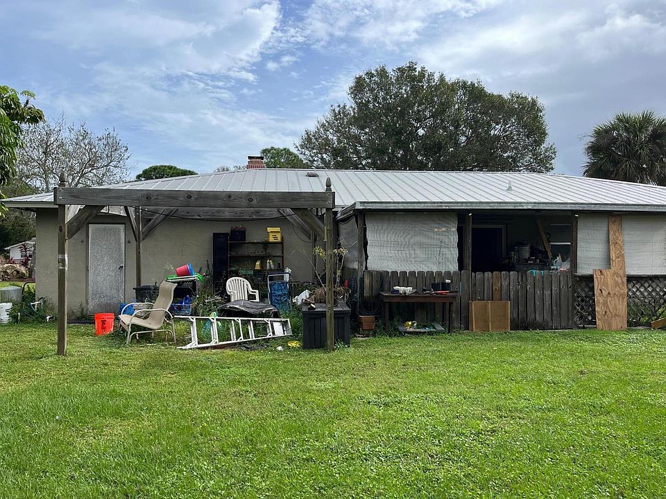 2nd image of 4611 Pinetree Drive