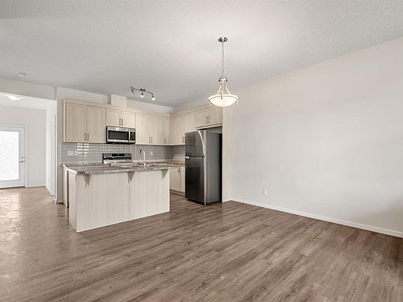 2nd image of 61 NW Cityline Gate NE