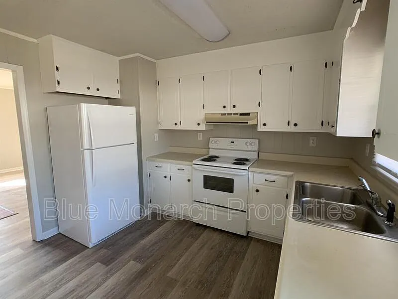 Building Photo - 221 Welch Ave #B