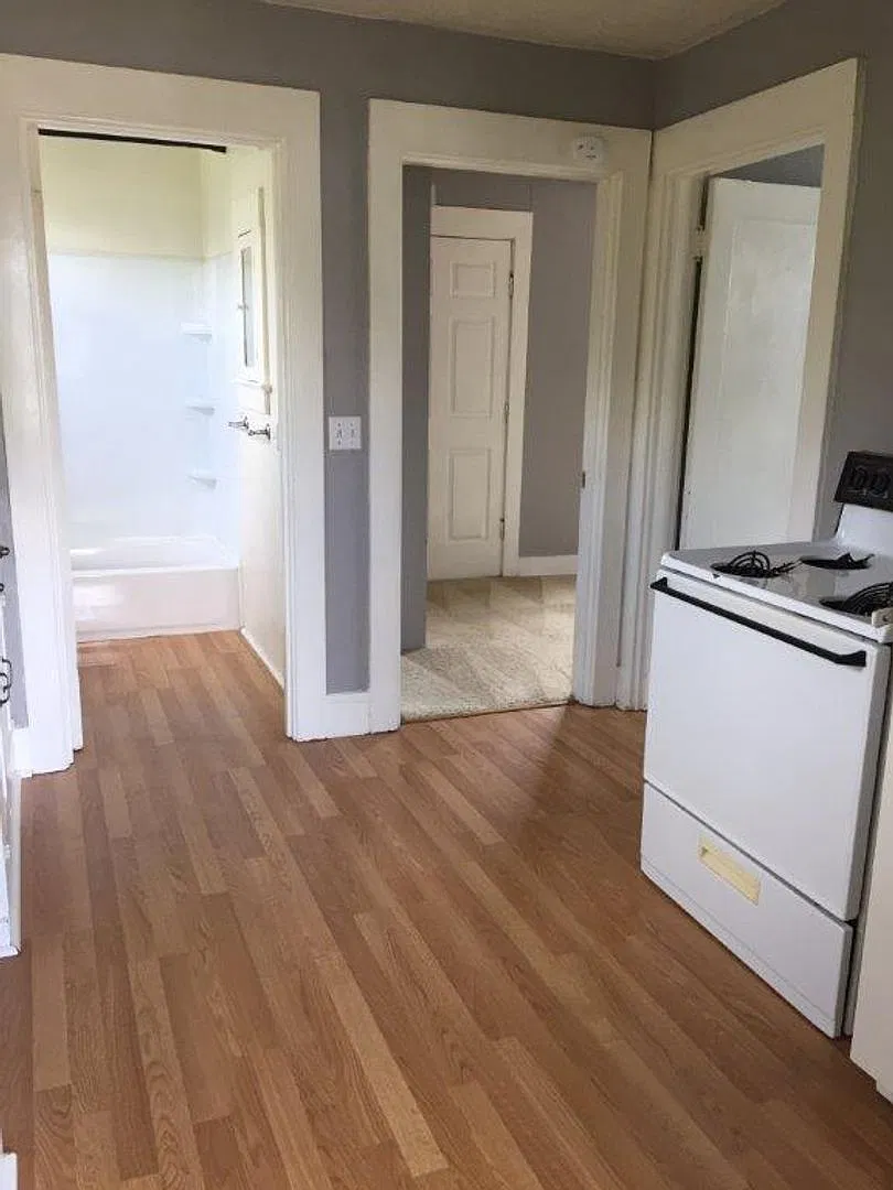 2 bedroom house — Photo 2