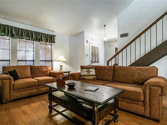4th image of 2913 Noble Oaks Dr