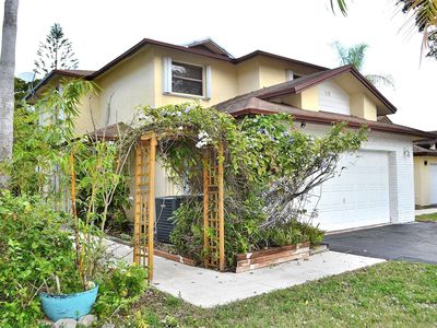 570 Lakeside Circle, Sunrise, FL, 33326