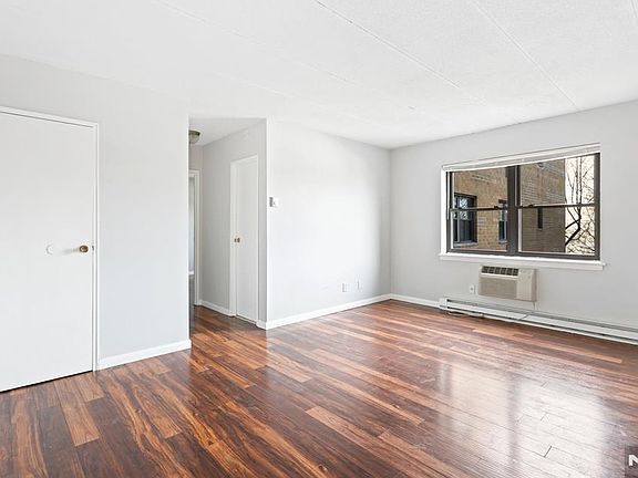 3rd image of 300 Lookout Ave APT C4